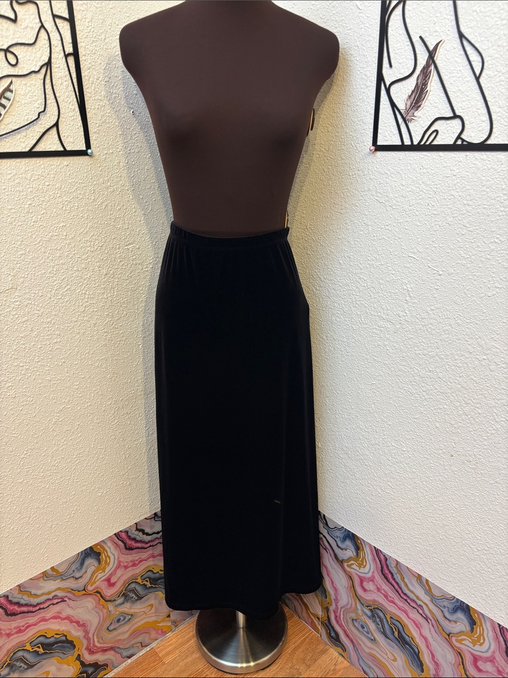 Vintage 1990’s I.N. Studio San Francisco Black Velvet Midi Skirt. Size 2X